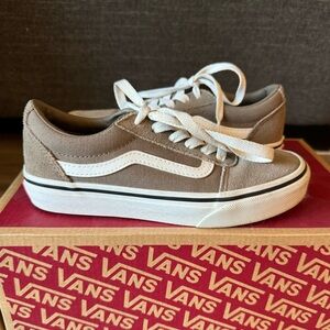 Boys taupe Vans Youth Old Skool shoe